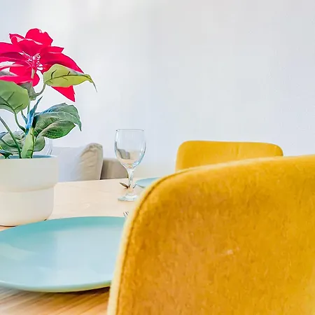 Lumineux A 2 Mins A Pied De La Gare Apartment *