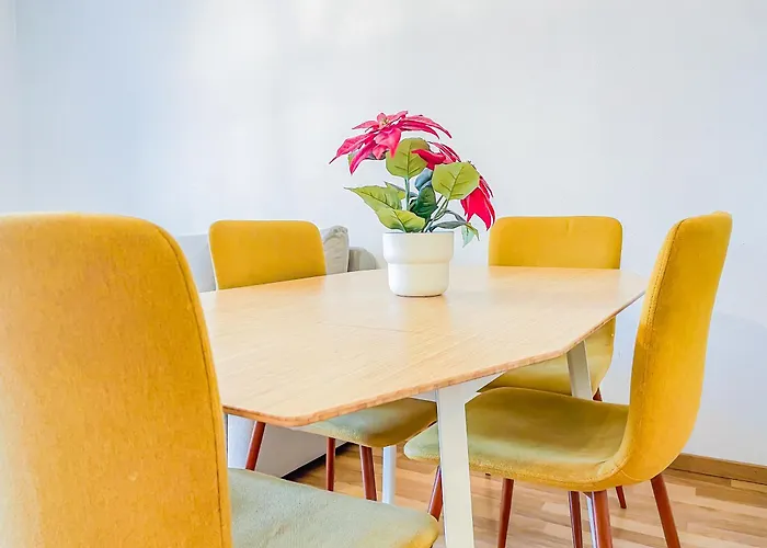 Lumineux A 2 Mins A Pied De La Gare *