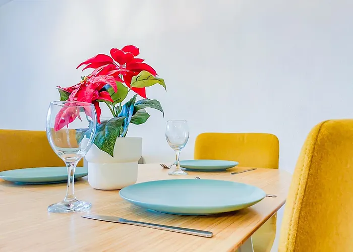 Lumineux A 2 Mins A Pied De La Gare *